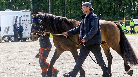 Entinen keihäänheittäjä Aki Parviainen on nykyään innokas ravimies.