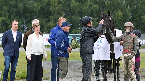 Antero Tupamäki kiitti Atupemiä voittajaseremonioissa.