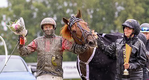Valmentaja Tapio Perttunen, Zelos ja omistaja Suvi Perttunen.