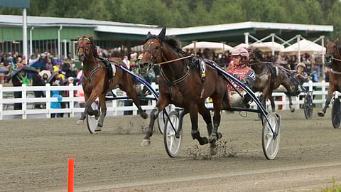 Massimo Hoist oli Einari Vidgrénin muistoajossa ylivoimainen. Tallikaveri Callela Nelson (10) kiri taustalta toiseksi. 