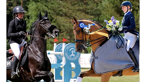 Hallitsevat mestarit Petra Heikkinen ja Stella Hagelstam. 