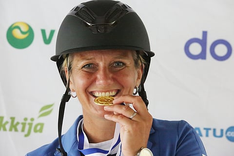 Ensimmäinen kultamitali esteratsastuksessa. 