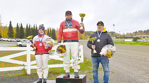 Henry M Bollström nousi ylimmälle pallille ennen Veera Vekolaa ja Sami Nummea.