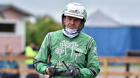 Niko Jokela on yksi Suomen ahkerimmista lainaohjastajista. Nyt mies joutui neljän viikon ajokieltoon.