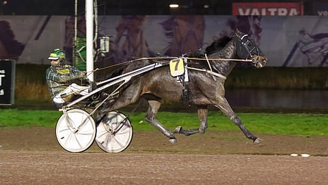 Kiikku's Trooperin livahti Hannu Torvisen ajaman karkuun Käpylä GP:ssä.