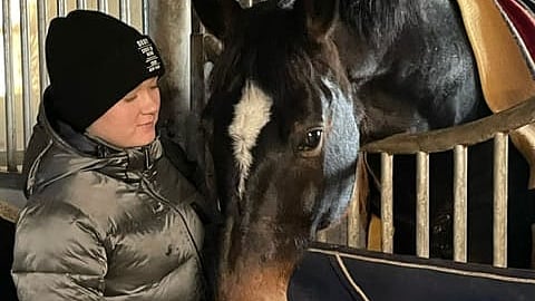 Veera Salmisen ja Kazinon ensitapaaminen. 