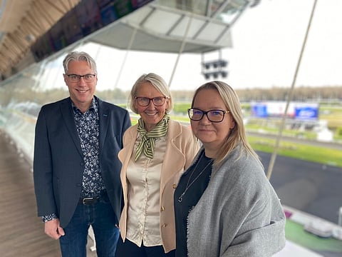 Arto Hytönen, Marjaana Alaviuhkola ja Minna Mäenpää osallistuivat UET:n kokoukseen.