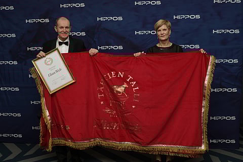 Elian Web nimettiin Tähtien talliin. Kuvassa osaomistaja Sauli Meriläinen ja Kirsi Piirainen.