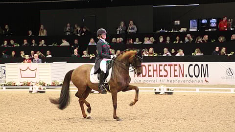 Emma Kanervan Feldrose ei ole parhaimmillaan alkutervehdyksessä, mutta kaikki muu sujuu, erityisesti passage, jota nähdään kuvassa. 