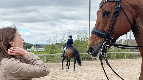 Nora Stenvall ja Gin Tonic. 