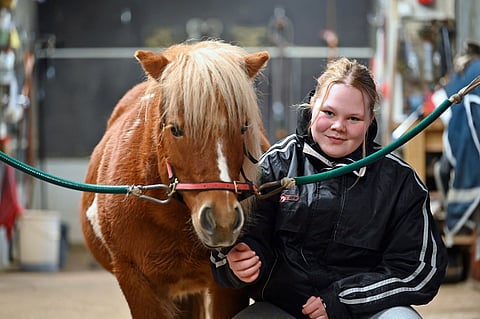Emma Tolonen ja Centa-poni. 