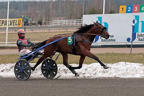 Arctic Emerald liiteli kauden avausvoittoon.