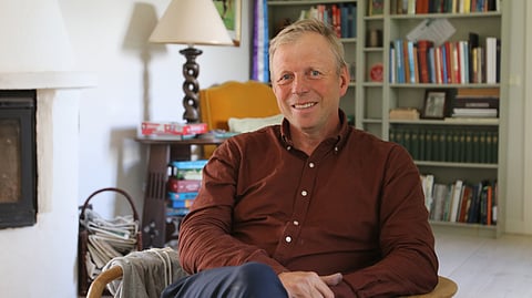 Jens Fredricson ei päässyt Pariisiin, mutta Helsinkiin hän pääsee.  Fredricson avaa filosofiaansa, josta tulee puhumaan myös lokakuussa Horse Show'ssa. 