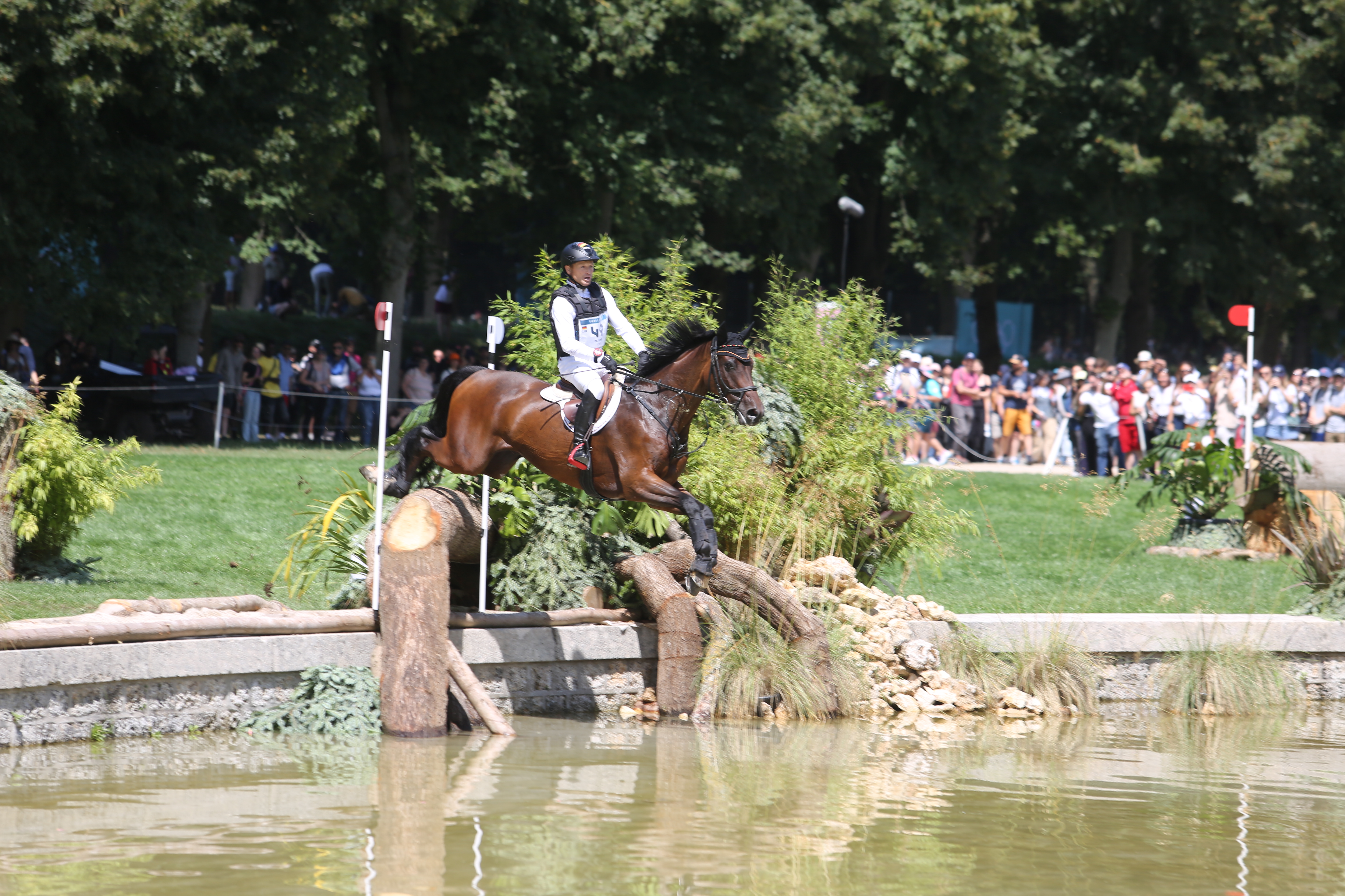 Nähdäänkö Vermon vesieste käytössä jo tällä kaudella? 
Kuvan Michael Jung ja Chipmunk vesiesteellä Pariisissa. 