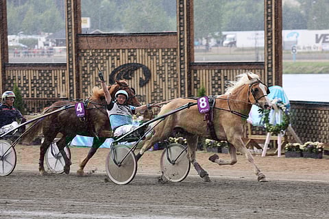 Jouko Tarvainen tuulettaa Niemen Juliuksen voittoa.