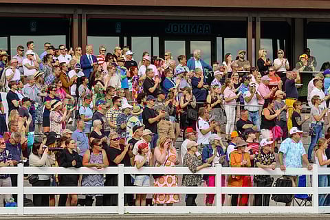 Yleisöä Suur-Hollola-raveissa 2024