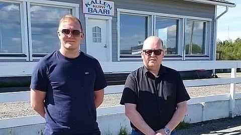 Henri Mäkinen ja Markku Sadinmaa Laivakankaan raviradalla.