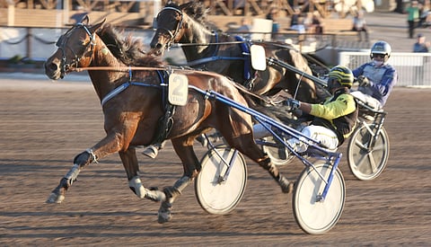 God Hyperion hallitsi keulasta.