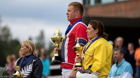 Podiumille MM-taiston tauottua nousivat kolmanneksi sijoittunut Cheree Wigg, voittaja Ove Bakkevold Reime ja toiseksi ohjastanut Antonia Vaquer Staschel.