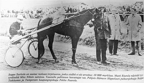 Lehtileike 50 vuoden takaa, Seppo Sarkola kriteriumvoittajan ohjissa.