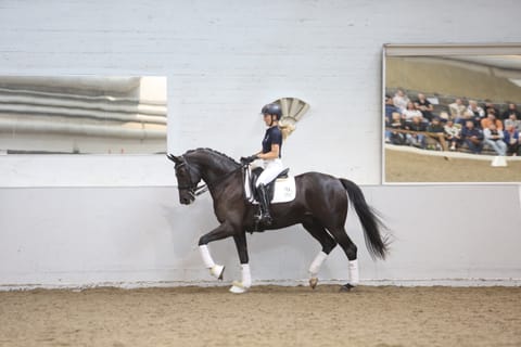 Stella Hagelstam ja hänen Losin  hevosensa. 