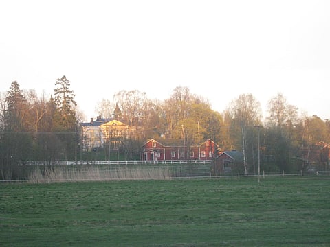 Husön kartano.  Husö on toiminut ratsastuskouluna 40 vuotta. 