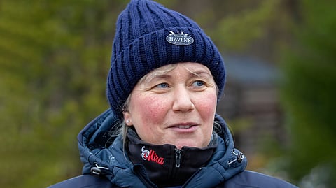 Mirka Lehtinen viettää merkkipäiväänsä ystävänsä kanssa kotimaan maisemissa lomaillen.