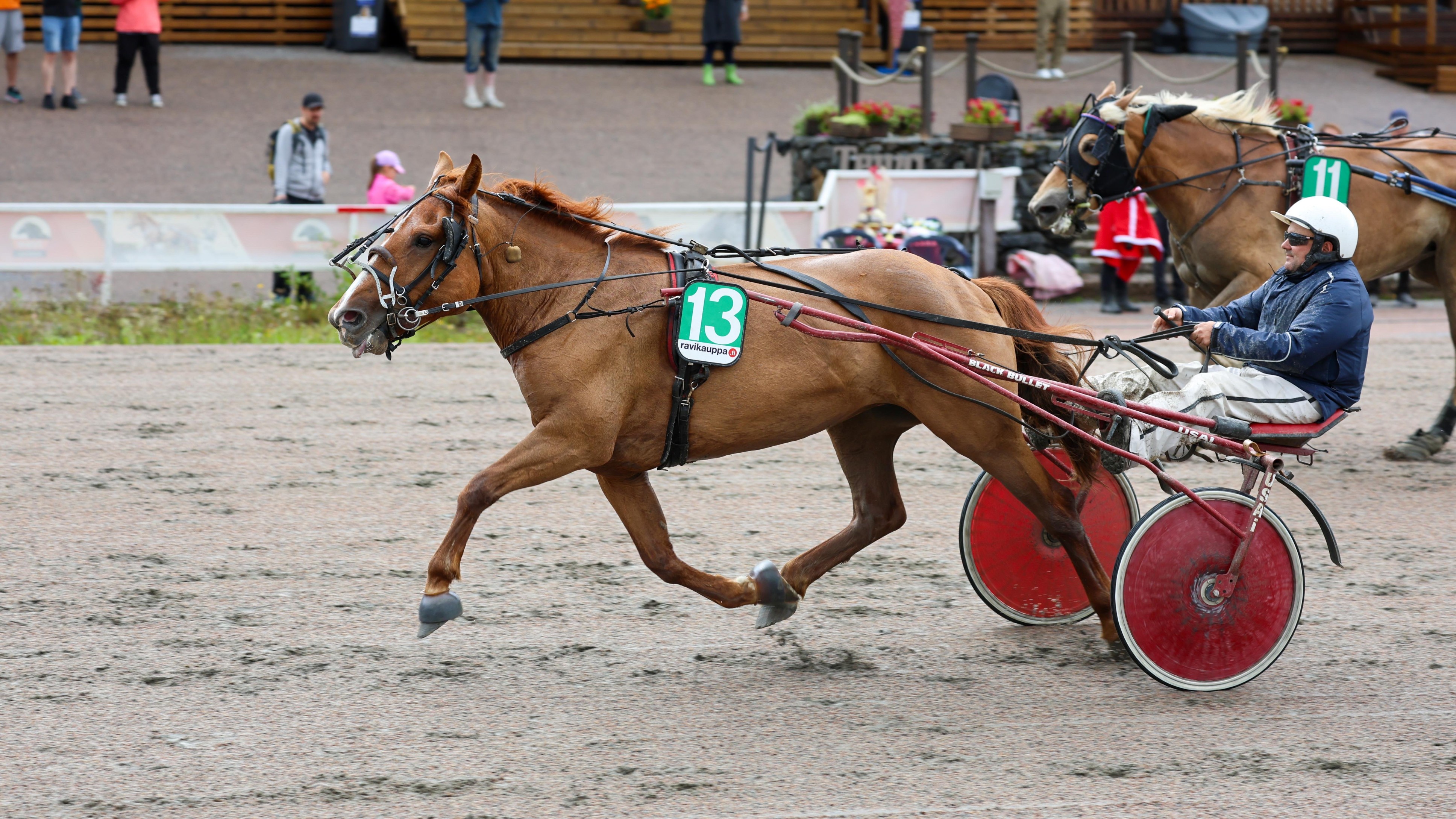 Tähen Lohtu rattaillaan Mikko Jokiaho