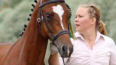 Nuoruusvuosina kasvattaja Minna Salon kanssa. 