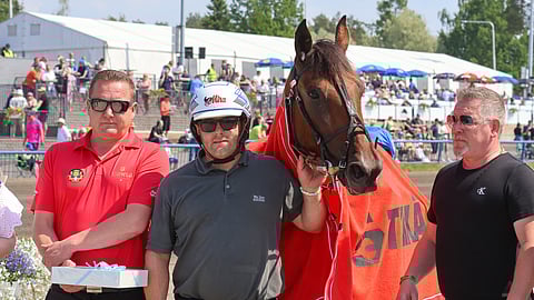 Julie Sensationia juhlittiin voittajana Kouvolassa 17.6.2023.