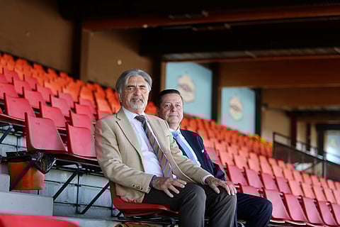 Fred Sundwall ja Pertti Koskenniemi ovat innoissaan Vermon tulevaisuuden visioista. He näkevät, että tyhjä ravikatsomo pitää saada täyteen.