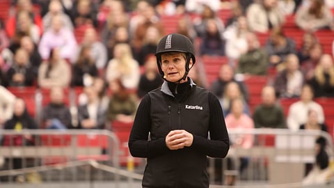 Katariina Alongin luentoja seurasivat sadat ihmiset Tampereen Hevoset -messuilla.