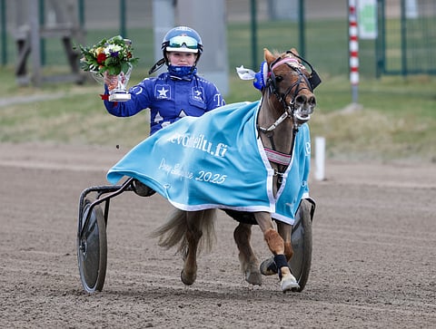 Månstorps Opal ja Tindra Olsson juhlivat Pony Seinäjoki Racessa.
