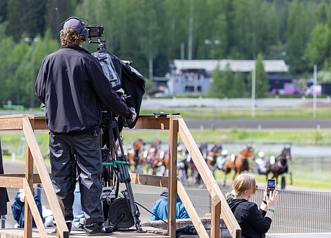 Tototv:n pitkään jatkuneet kuva- ja ääniongelmat ovat keränneet kritiikkiä harmistuneilta katsojilta. Kuva oli paikoittain sumea myös viime lauantaina Jyväskylän raveissa.