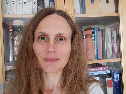 Dosentti Hilla Halla-aho on perehtynyt muinaiskreikkalaisen ratsumiehen Ksenofonin hevosneuvoihin. 