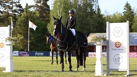 Venla Vaara ja Queen palkintojenjaossa. 