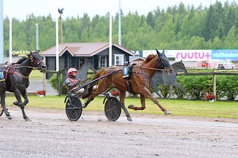 Kenzo Benois rattaillaan Santtu Raitala.