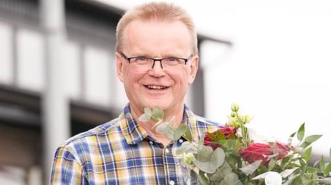 Matti Kattelus palkittiin viime Seinäjoen raveissa Hippoksen hopeisella ansiomerkillä tunnustuksena suorittamastaan menestyksellisestä työstä raviurheilun hyväksi.