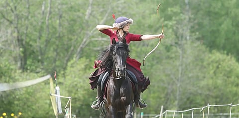 Ratsastusjousiampuja Anna Minkkinen. 
