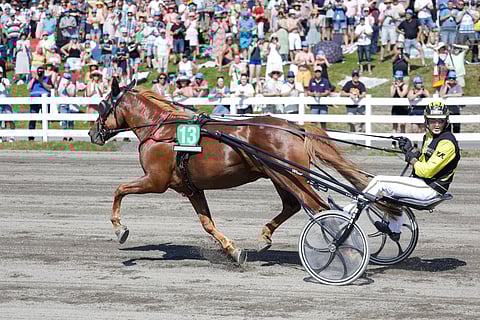Mihin muut jäivät? Oulussa Caru ja Henri Bollström kiihdyttävät kuutosradalta.