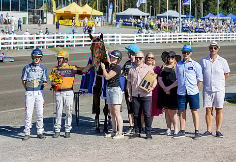 Shaqir toi Niko Huuskolalle, Katariina Nurmoselle ja koko omistajaporukalle hienon onnistumisen lauantaina. Tommi Kylliäinen ohjasti. Voittokuva on Mikkelin St Michel-viikonlopulta. 