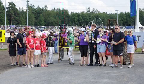 Retostella ja taustavoimat Pikkuprinsessan seremonioissa.