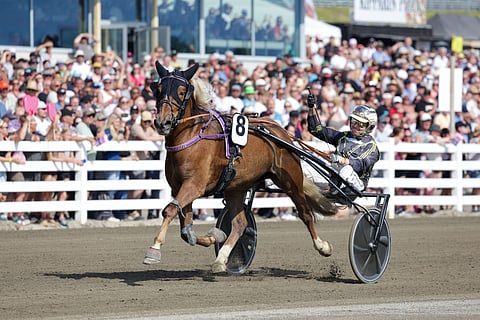 Retostella ylhäisessä yksinäisyydessään maalisuoralla. Ville Koivisto tuulettaa.