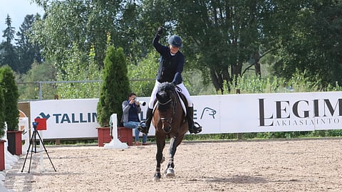 Camilla Segercrantz tuulettaa päästyään maaliin. 