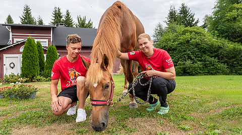 Nyt on aika hieman puhaltaa. Santtu Raitalan ja hoitaja Anniina Pekosen tunnelmat ovat helpottuneet.
