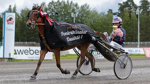 Little Cinderella ja Julia Kiukas kunniakierroksella.