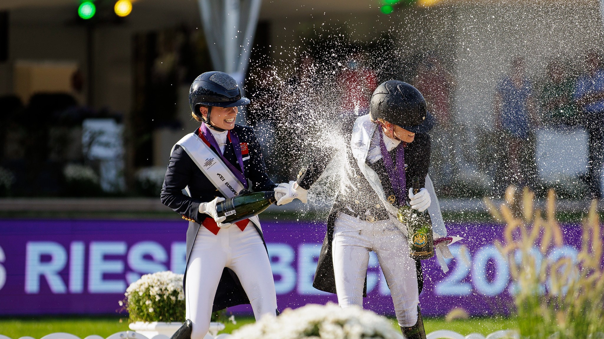 Viime EM-kisoissa shamppanjaa ruiskuttelivat Charlotte Fry ja Jessica von Bredow-Werndl. Vain toinen heistä on mukana tänä vuonna. 