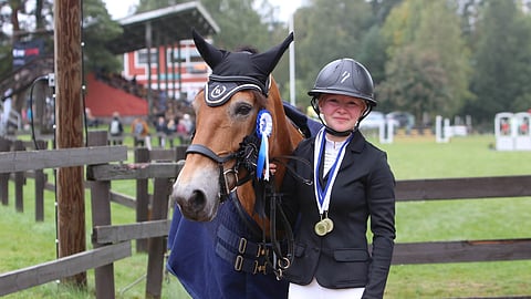 Sofia Pakarinen herkistyi palkintojenjaossa. 