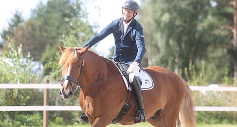 Lassi Lehmusto luottaa Vekardon satulassa vaikeaan vapaaohjelmaansa. 