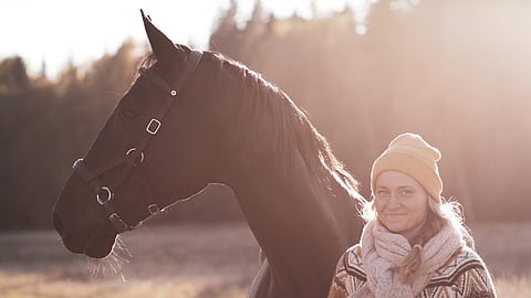 Ilona Vikman, 37, valmistui tänä syksynä Koulutuskeskus Salpauksesta hevosurheilumanageriksi.
